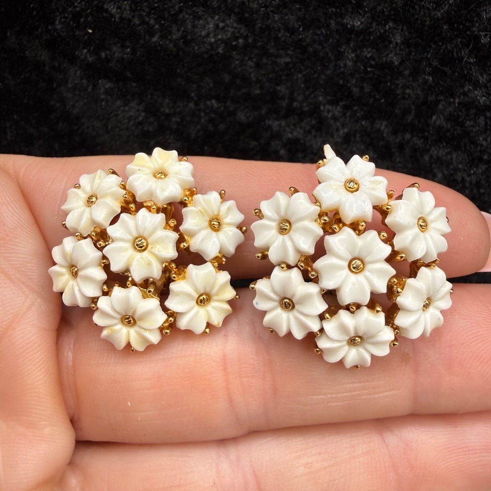 Vintage Marvella Flower Clip On Earrings Gold Tone